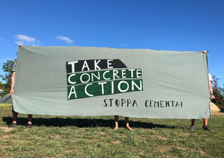 ExtinctionR_SV's tweet photo. Take Concrete Action
Stay tuned for live streamed action today from multiple locations (including POV so you can experience what it’s like to join a mass action if you’re curious). We’re showing Cementa that enough is enough. ✊🌍🔥 #stoppacementa #takeconcreteaction https://t.co/gOS0z9Ivul