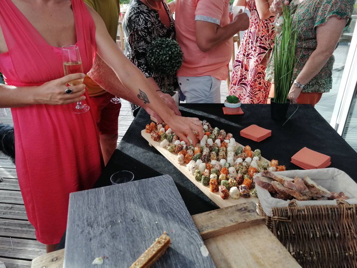 FabreAdeline's tweet photo. Félicitations aux mariés et merci à eux d'avoir mis mes petits fromages au menu!👰🏼‍♀️🤵‍♂️ https://t.co/2iW9WaECQn