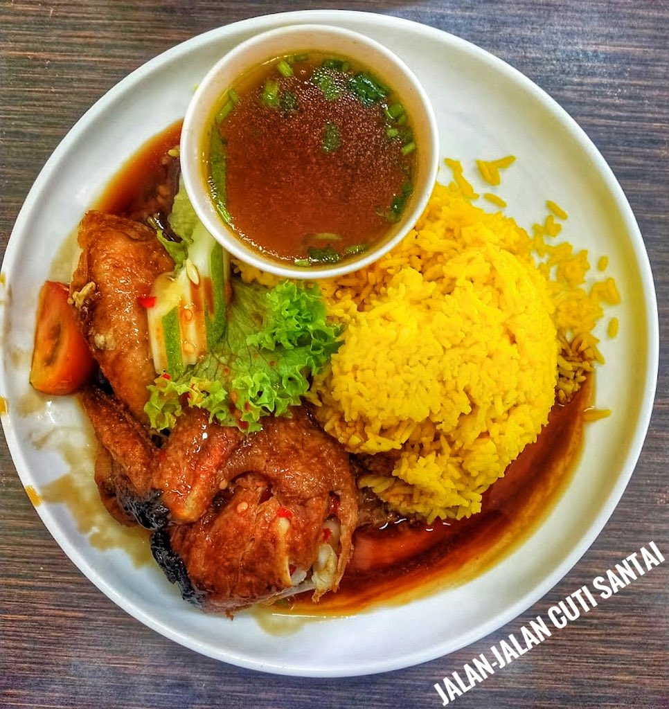 MalaysianFoods's tweet photo. Restoran Nasi Ayam paling murah RM2.90 dan Air Buah RM2.50 dekat Bangi, Selangor!

Ini lah tempatnya kalau teringin nak makan nasi ayam padu, banyak dan murah. Bukan hanya setakat nasi ayam, mee celop, mee hun pun harganya Rm2.90 jer tau. 

📌RESTORAN PUTRA PERMAI CHICKEN CHOP https://t.co/N8xGBW2U5f