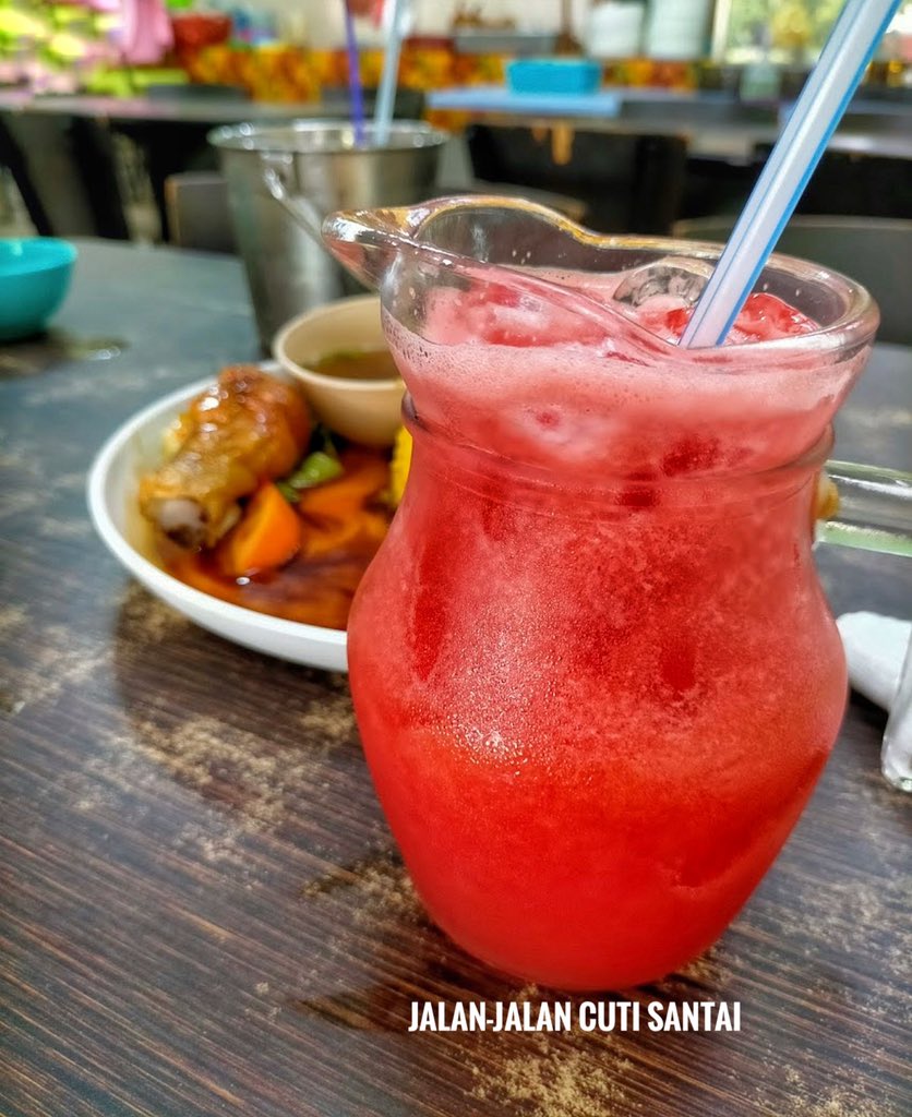 MalaysianFoods's tweet photo. Restoran Nasi Ayam paling murah RM2.90 dan Air Buah RM2.50 dekat Bangi, Selangor!

Ini lah tempatnya kalau teringin nak makan nasi ayam padu, banyak dan murah. Bukan hanya setakat nasi ayam, mee celop, mee hun pun harganya Rm2.90 jer tau. 

📌RESTORAN PUTRA PERMAI CHICKEN CHOP https://t.co/N8xGBW2U5f