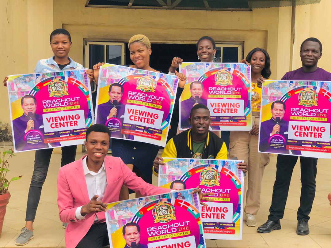 iAmFridayDemola's tweet photo. Next Big Thing:
Reach Out World with my Man of God (Rev Chris Oyakhilome)
We're preparing 7 billion souls for our Lord & Saviour Jesus Christ
Pastor Chris | Rhapsody of Realities | Youth | World
#celz1rocks #ReachOutWorld #ROPPC #CeAgegeGroup https://t.co/3h87iPUyEI