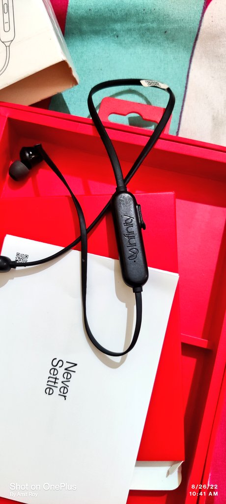 amitroy2779's tweet photo. @amazonIN @oneplus @OnePlus_Support 
Today i received this wrong product in oneplus bullets wireless z2 box which is not oneplus bullets, this been ordered from amazon. Kindly pls take action on it.
ID- 406-4722841-8809921 https://t.co/82167ifDlA