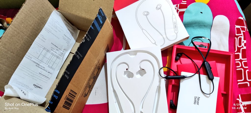 amitroy2779's tweet photo. @amazonIN @oneplus @OnePlus_Support 
Today i received this wrong product in oneplus bullets wireless z2 box which is not oneplus bullets, this been ordered from amazon. Kindly pls take action on it.
ID- 406-4722841-8809921 https://t.co/82167ifDlA