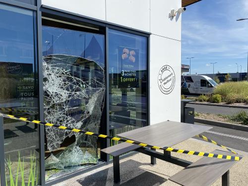 _lunion's tweet photo. #Cormontreuil, #Muizon: Encore une #boulangerie cambriolée, un suspect arrêté lors d’un casse à la station-service https://t.co/22un2ktkEw https://t.co/WTRUWM8yc7