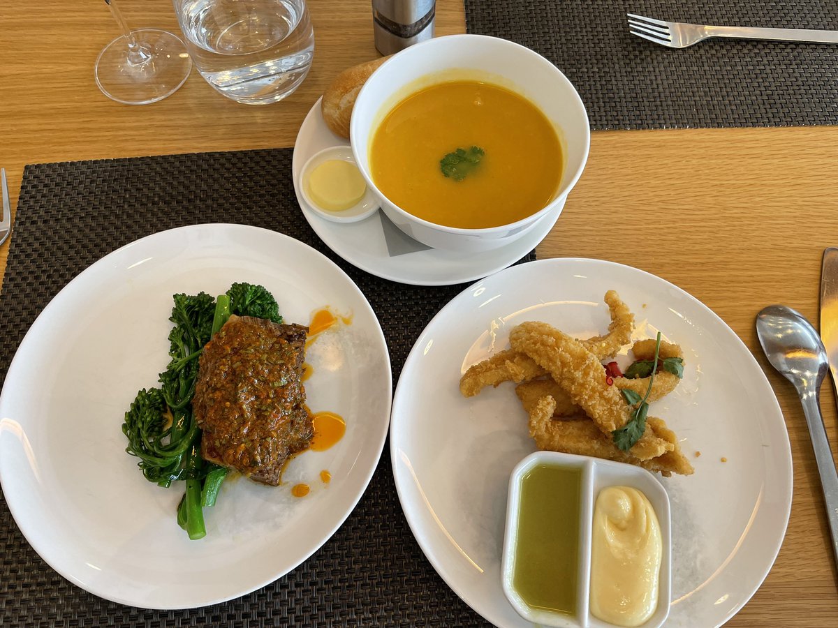 StopLTakeProfit's tweet photo. #qantas
#firstlounge
#bali
Ah… finally 😊😘
Food is noice 👍 https://t.co/DHhbe9xOel