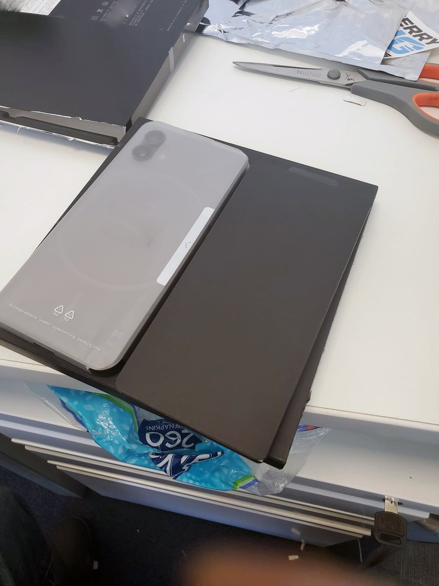 _theLastOrbit's tweet photo. Hey, I'm happy to share that I've received nothing!
Thank you so much @ZacksJerryRig and the @nothing team for the gift 🎁 https://t.co/0LYH1MyVFU