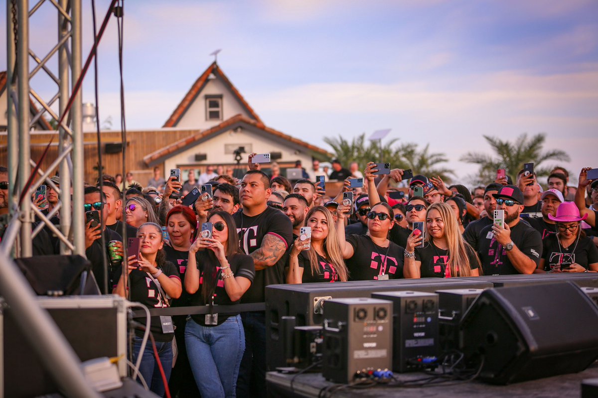 erikcasynn's tweet photo. Amazing day bringing @TMobile + @SpaceX employees together for an out-of-this-world #CoverageBeyond announcement! Super exciting, once-in-a-lifetime moment! #eventprofs #TeamMagenta https://t.co/GyaCXs7LM5