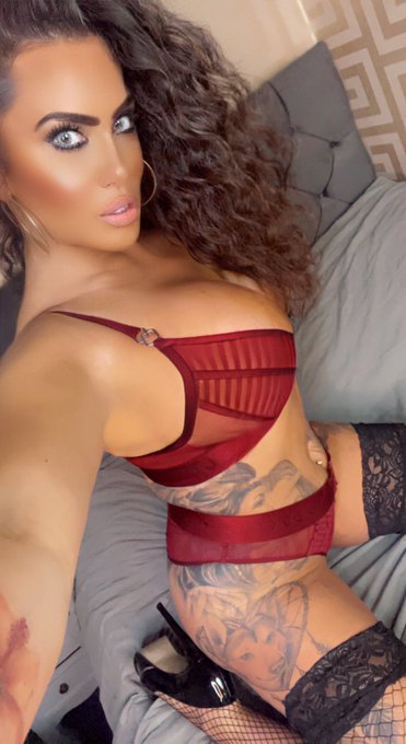 Hey boys it&rsquo;s Friday morning rise&amp; shine with me! 😈😜 I&rsquo;m live on @BSDaytime @babestationtv1  till 2pm<a href="/tag/hearteyes"class="tags"><span>#hearteyes</span></a>