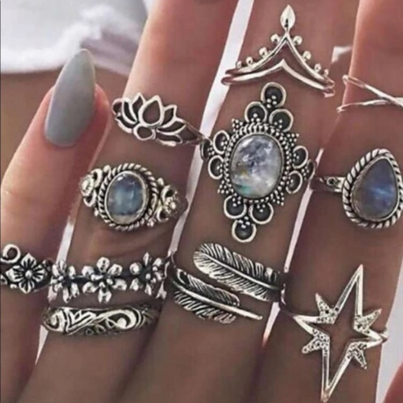 amanda_mucha's tweet photo. So good I had to share! Check out all the items I'm loving on @Poshmarkapp #poshmark #fashion #style #shopmycloset #bathbodyworks #naturalreflections: https://t.co/Fce7WIMUd0 https://t.co/xoT962RWBE
