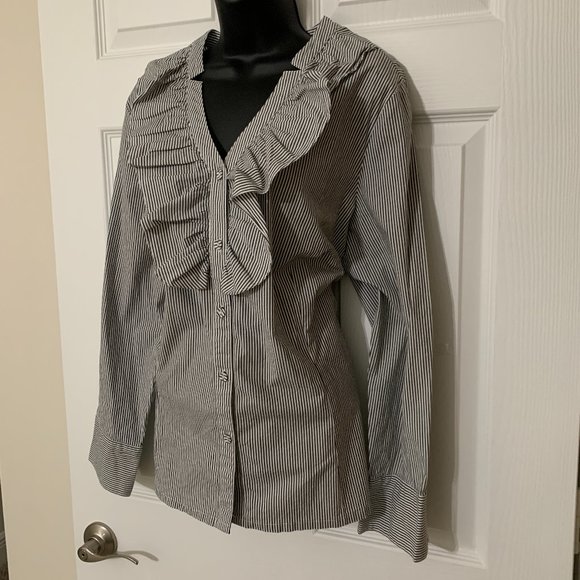 barn_burn's tweet photo. So good I had to share! Check out all the items I'm loving on @Poshmarkapp from @granshan71 #poshmark #fashion #style #shopmycloset #hannaandersson #jmcollection #avenue: https://t.co/FufYeaFaqK https://t.co/S6MyfZ9DKP