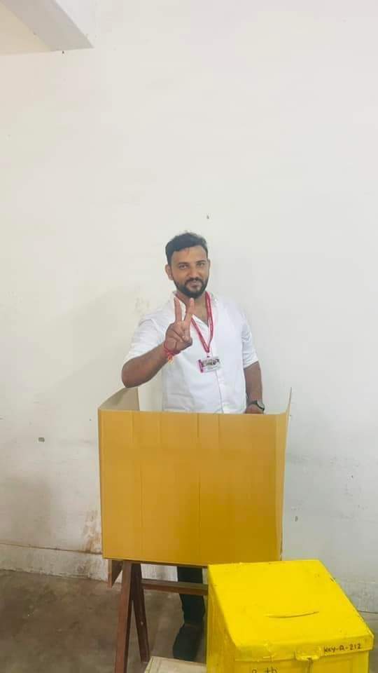 HarendraJnvu's tweet photo. दिखा दो दम जीत रहे हैं हम.....

#JNVU_मांगे_हरेन्द्र_चौधरी 
#RetweeetPlease https://t.co/FqJ1f1Y7fB
