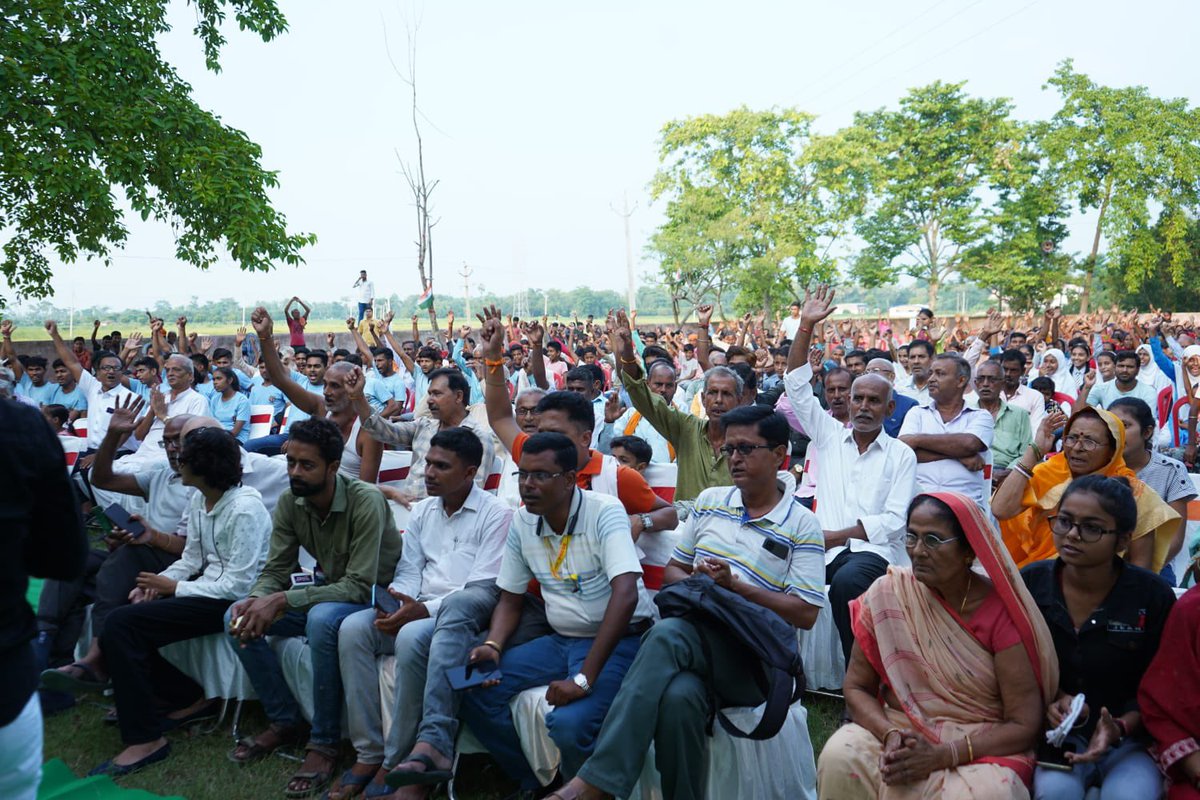ShashiBJPBihar's tweet photo. #एतिहासिक #शहीदभूपेन्द्रशहादतसमारोह #शहीदभूपेन्द्रशहादतसमारोह 
#कुढ़नीविधानसभामनियारीथानाअमरखपंचायतमधौलगाँव

मशाल की तेज ज्योति,तीन रंग से सुसज्जित लाइट एवं तिरंगे की मनमोहक छटा,शहीद का पूरा परिवार https://t.co/pw0rAXJPC1