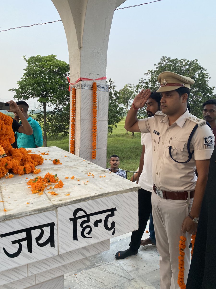 ShashiBJPBihar's tweet photo. #एतिहासिक #शहीदभूपेन्द्रशहादतसमारोह #शहीदभूपेन्द्रशहादतसमारोह 
#कुढ़नीविधानसभामनियारीथानाअमरखपंचायतमधौलगाँव

मशाल की तेज ज्योति,तीन रंग से सुसज्जित लाइट एवं तिरंगे की मनमोहक छटा,शहीद का पूरा परिवार https://t.co/pw0rAXJPC1