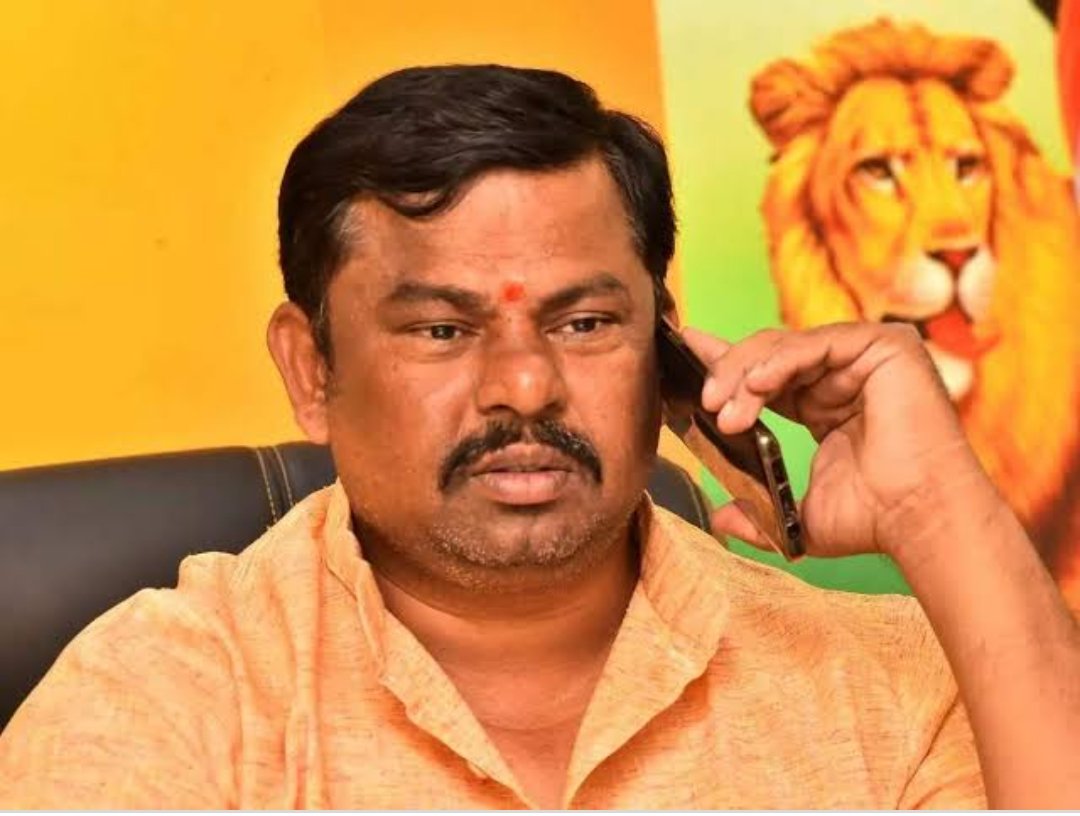 manjitsingh_5's tweet photo. #ArrestOwaisi
#HindusUnderAttack
Telangana police leaves Rashid with a warning.

Akbaruddin Owaisi got 90 jihadis freed.
Here is the update now 
And T. Raja is arrested, 
Then where is Hindu? 

Akbaruddin Owaisi insulted Hindu gods, then first this jihadi should be arrested https://t.co/s9vxuMQ2xX