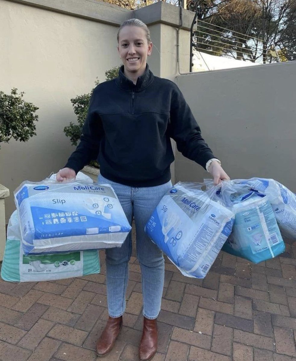 Thank you to Jan and Lara Hofmeyr who donated nappies to the colorectal clinic 🙏🏽 

Thanks to Martene Esteves @swimbiketene for dropping them off. The colorectal patients are very grateful❤️

#surgeonsforlittlelives #surgeons #paeds #paedssurgeryteam #paediatrics