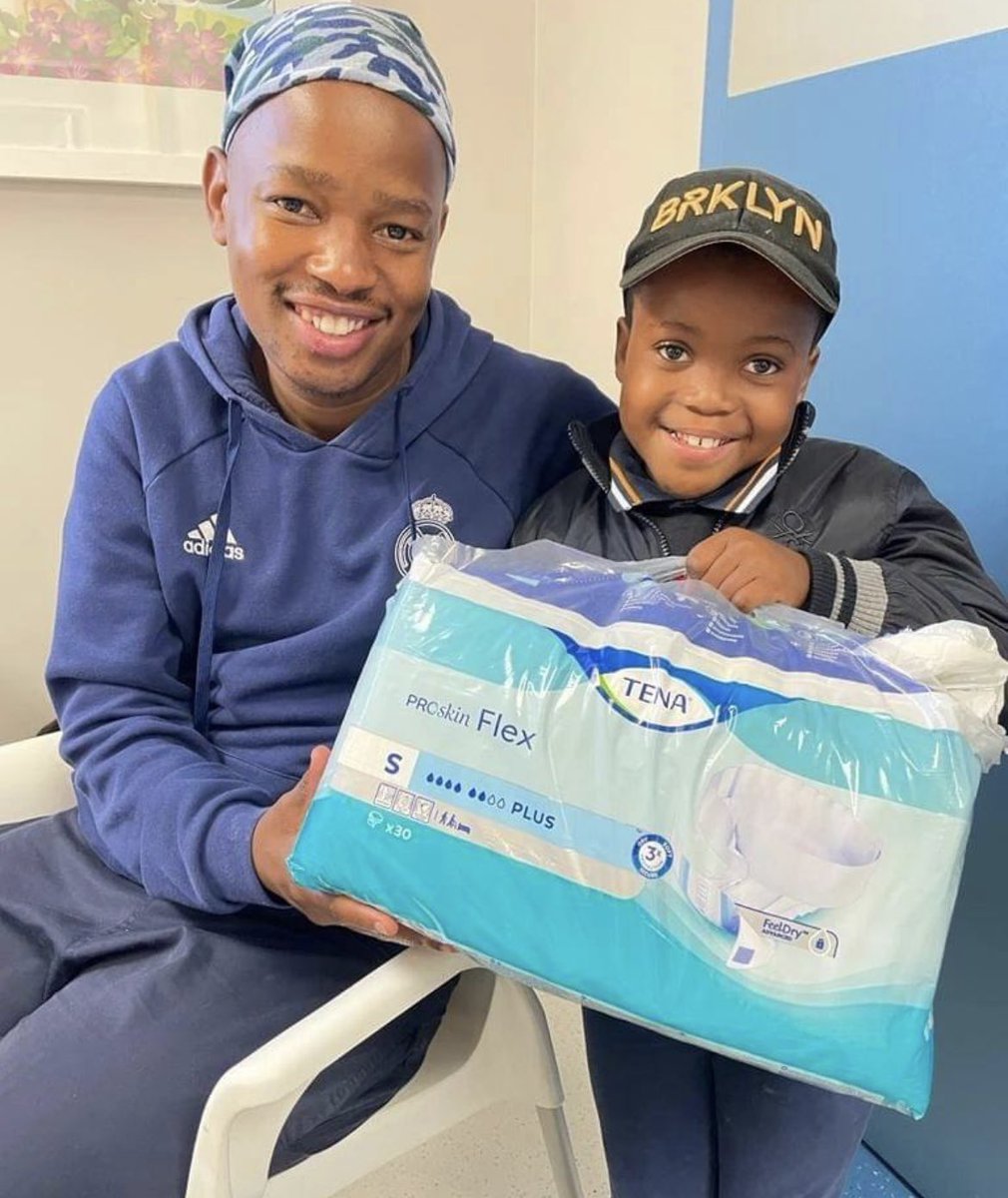 Surgeons4LL's tweet photo. Thank you to Jan and Lara Hofmeyr who donated nappies to the colorectal clinic 🙏🏽 

Thanks to Martene Esteves @swimbiketene for dropping them off. The colorectal patients are very grateful❤️

#surgeonsforlittlelives #surgeons #paeds #paedssurgeryteam #paediatrics https://t.co/tarn3mfmny