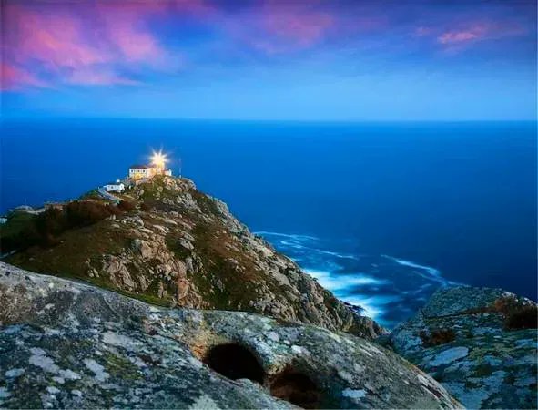 HOTELESnet's tweet photo. Hemos realizado una selección de los cinco cabos españoles que hay que visitar, al menos, una vez en la vida. La lista incluye el Cabo de #Creus, el #CabodePalos, el Cabo de #Trafalgar, el #CabodeGata y el mítico Cabo #Finisterre.
Más información https://t.co/zDcdM9Yxti
@spain https://t.co/MgHgdoRhEs