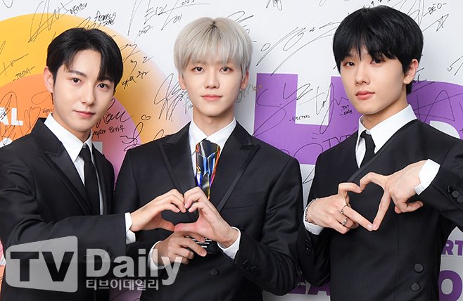 NCTDREAMCENTER's tweet photo. 220825 PRESS: Best Artist Awardee, NCT DREAM at 2022 K GLOBAL HEART DREAM AWARDS (HDA)

#JISUNG #JAEMIN #RENJUN
#6rowingUpWith7DREAM
#NCTDREAM @NCTsmtown_DREAM https://t.co/01yYFVrvmw