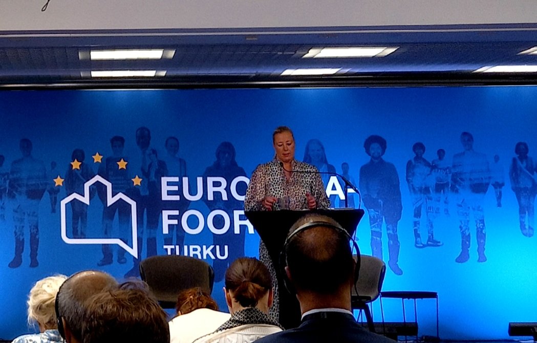 "Tulisiko EU maiden tulevaisuudessa vahvistaa terveyspoliittista yhteistyötä?" kysyy <a href="/JuttaUrpilainen/">Jutta Urpilainen</a> päivän Pääministeritenttiin osallistujilta.

Tekemällä pieniä, mutta fiksuja muutoksia, vahvistamme kurssiamme kohti kestävää ja geopoliittisesti varmaa tietä.

#Eurooppafoorumi