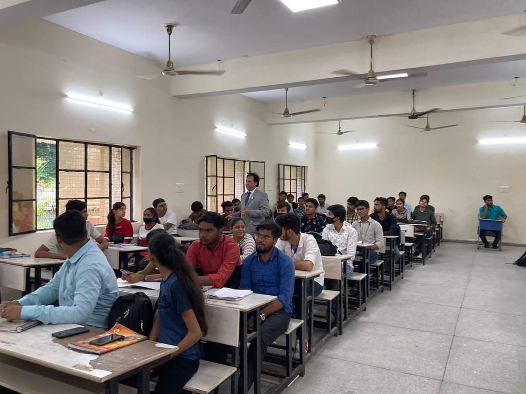 vservacademy's tweet photo. Student Orientation session conducted by Dr.Sudhir Gaur in Kanpur at CSJMU .

An expert Lecture on "From Confusion to Confidence " was also organised During This Orientation -Training and Recruitment event. 

#Vserv #India #Latest #hardware #networking https://t.co/wDeiFcvBWe