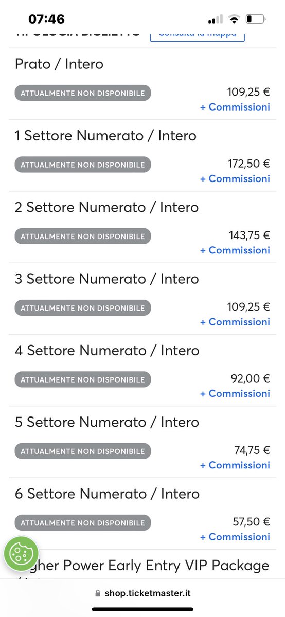 ehjbower's tweet photo. Parliamo di Ticketmaster che ti fa fare la fila con migliaia di persone davanti nonostante la situazione sia questa 🤡 #coldplayMilano https://t.co/ZlUphFTk0X
