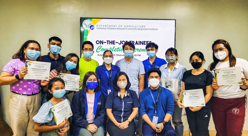 DA_NFRDI's tweet photo. 10 students complete internship thru NFRDI’s STrainS program
6 students from the University of the Philippines Visayas (UPV) and 4 from the Pamantasan ng Lungsod ng Maynila (PLM) finished their OJT at DA-NFRDI on August 12, 2022.
#STrainSProgram
#NFRDIINternship
#NFRDIInAction https://t.co/aE3owU2da4