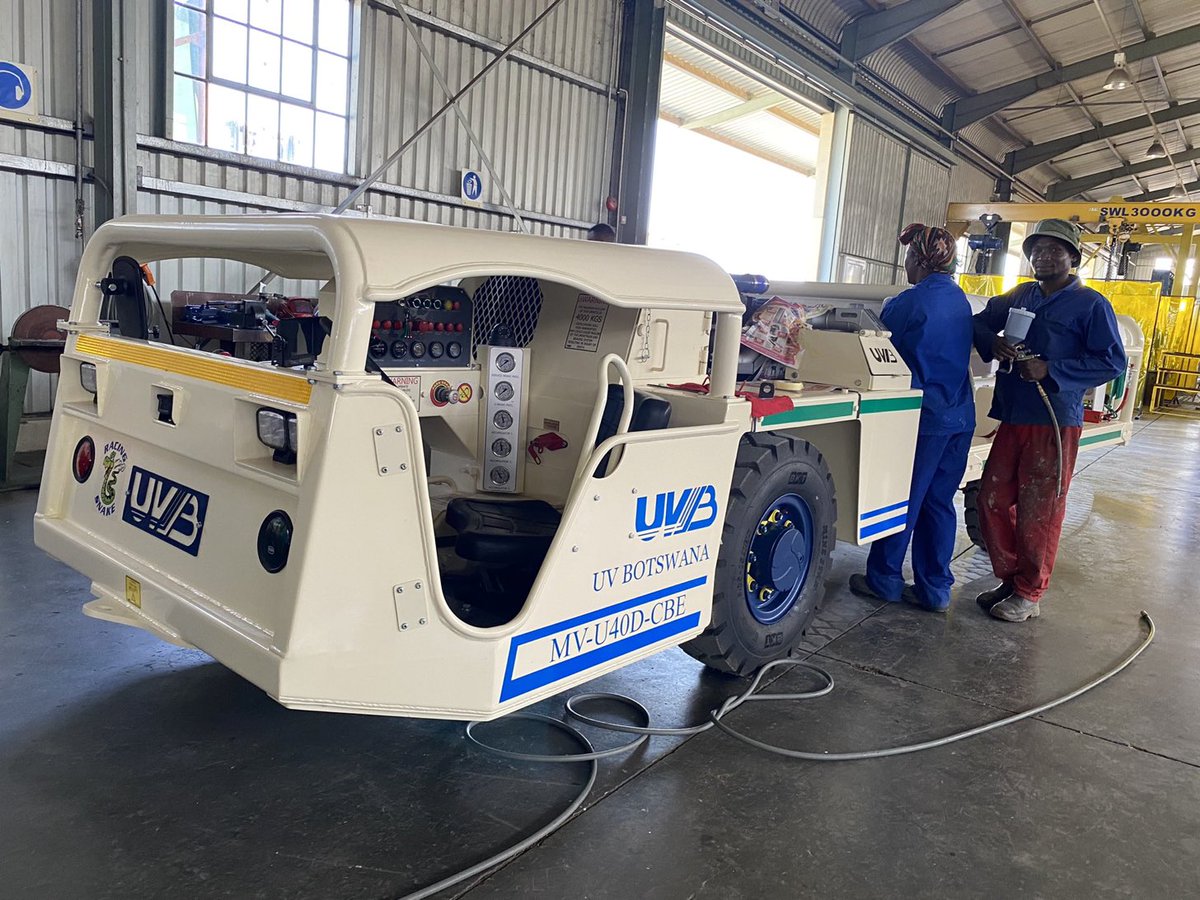 BrandBotswana's tweet photo. #Manufactured in #Botswana powered by the ‘Sun’ 🌞#PushaBW UV Botswana Francistown. This major exporter of specialist underground mining equipment to the global market. The first of their three factories to introduce #Solar PV into their energy mix. #TheStarsAndStripesRadioShow https://t.co/66JYB2iwBv