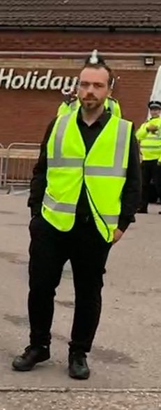 themek0n's tweet photo. @edcmpbl @PoliticsJOE_UK @ainsworthharry1 We can't even issue our police with the correct sized headgear, this country is a shambles https://t.co/Irh6IZ9Pzc