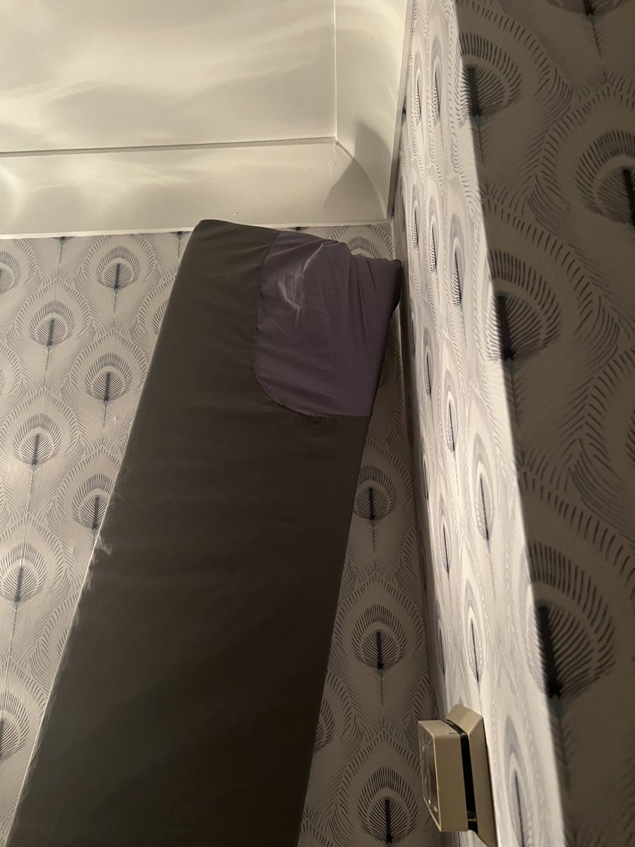 MrsGingerLawyer's tweet photo. After a beyond crazy working week, the OOO is now ON #LoveThatFeeling
And the trailer tent is finally mended post #WaspGate too! So the work of packing up โฌ๏ธ so can drive to a remote field with no WiFi beginsโฆ
See you on the other side peeps & enjoy your bank holiday! #Happy https://t.co/CDGxiFOl74