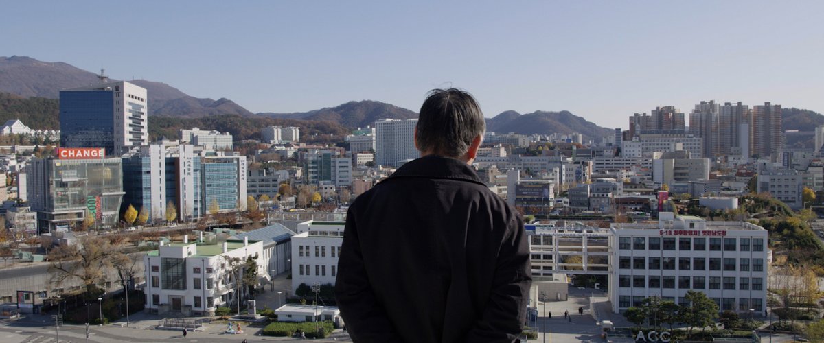 "영화 안과 밖, 현재와 과거를 넘나들면서 정태춘 노래가 품은 시간의 나이테를 풀어낸다" -이승민 평론가 <#아치의노래정태춘> 인디스페이스에서...