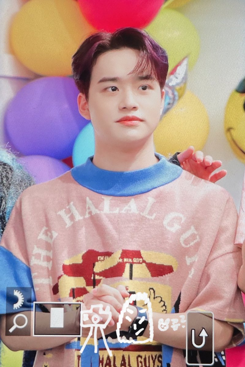 F0RB1C's tweet photo. THE FOREHEAD HELLO??? https://t.co/Zj6unLn1mG