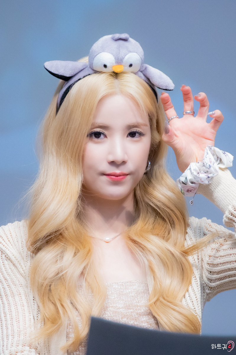 Heart_ear03's tweet photo. 220724 원더월 팬싸 초롱
(@Apinkpcr)

우리의 시간은 여전히 이어지고
그 시간속에서 변치않을 
내 마음이 있어 

#Apink  #ChoBom 
#에이핑크 #초봄
#Copycat 🐾 #카피캣 🐈
#박초롱 #초롱 #Chorong https://t.co/36GMn8qOPG