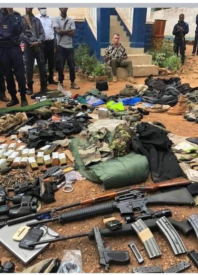 anuanagba_egbe's tweet photo. BREAKING: Pilot who supplies weapons to bandists has been arrested in Niger .

Juan Remy , an helicopter pilot who supplies weapons to bandists has been arrested by the Indigenous people of Niger State https://t.co/v9oxaAR7IX