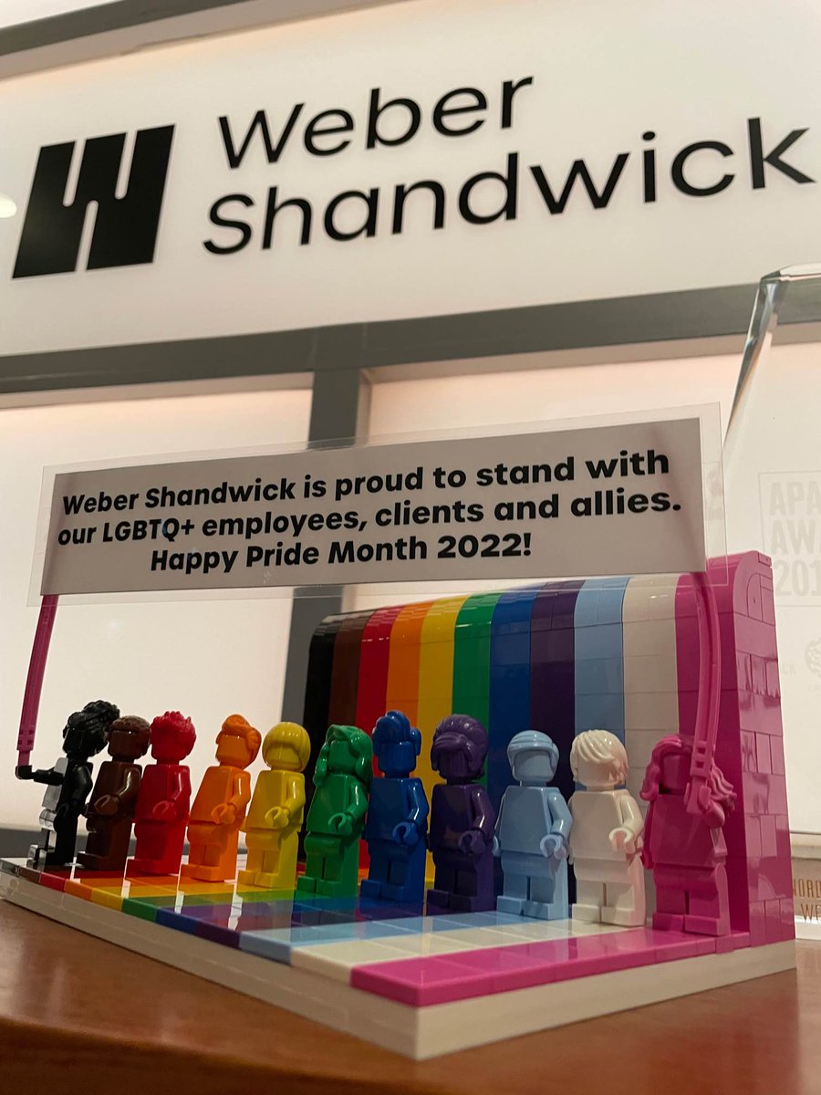 WSjpn's tweet photo. 今月から社内に『＃Rainbow Library』が登場！
＃DEI について考えるきっかけになればという思いから関連図書のライブラリー設置が決まりました📚
＃多様性 #公平性 ＃包括性 ＃ダイバーシティ #ウェーバーシャンドウィックジャパン #PR会社 https://t.co/n8VLCHHujT
