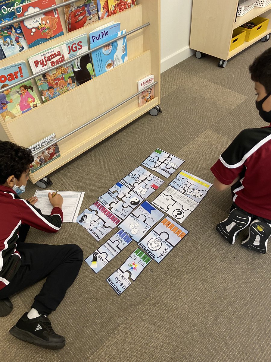 jucas34's tweet photo. Let’s review the learner profile before choose are goals for this first unit. #leanerprofile #PYP https://t.co/9Fes5GsmD9