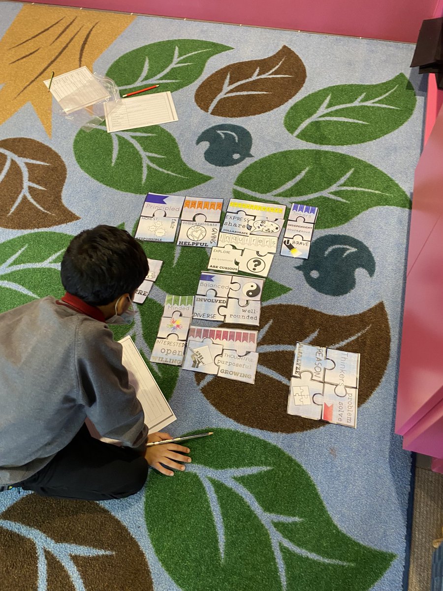 jucas34's tweet photo. Let’s review the learner profile before choose are goals for this first unit. #leanerprofile #PYP https://t.co/9Fes5GsmD9