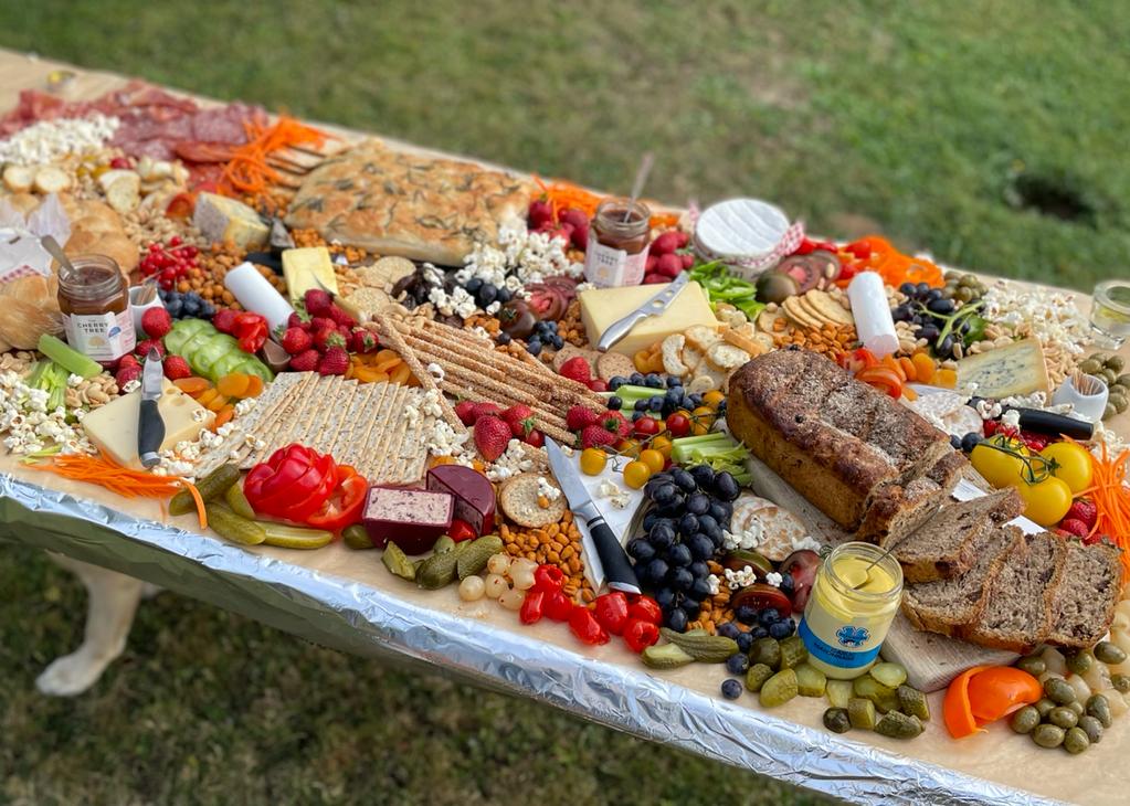 Oh I do love a #grazingtable.😍From tasty cheeses, fresh loaves &amp; juicy grapes, to sliced meats, spicy nuts &amp; oodles of veg, you’re always spoilt for choice. Have a fab Friday! 
#fridayfeeling #chef #privatechef #somerset #somersetchef #dorsetchef #somersetcool #loveforsomerset