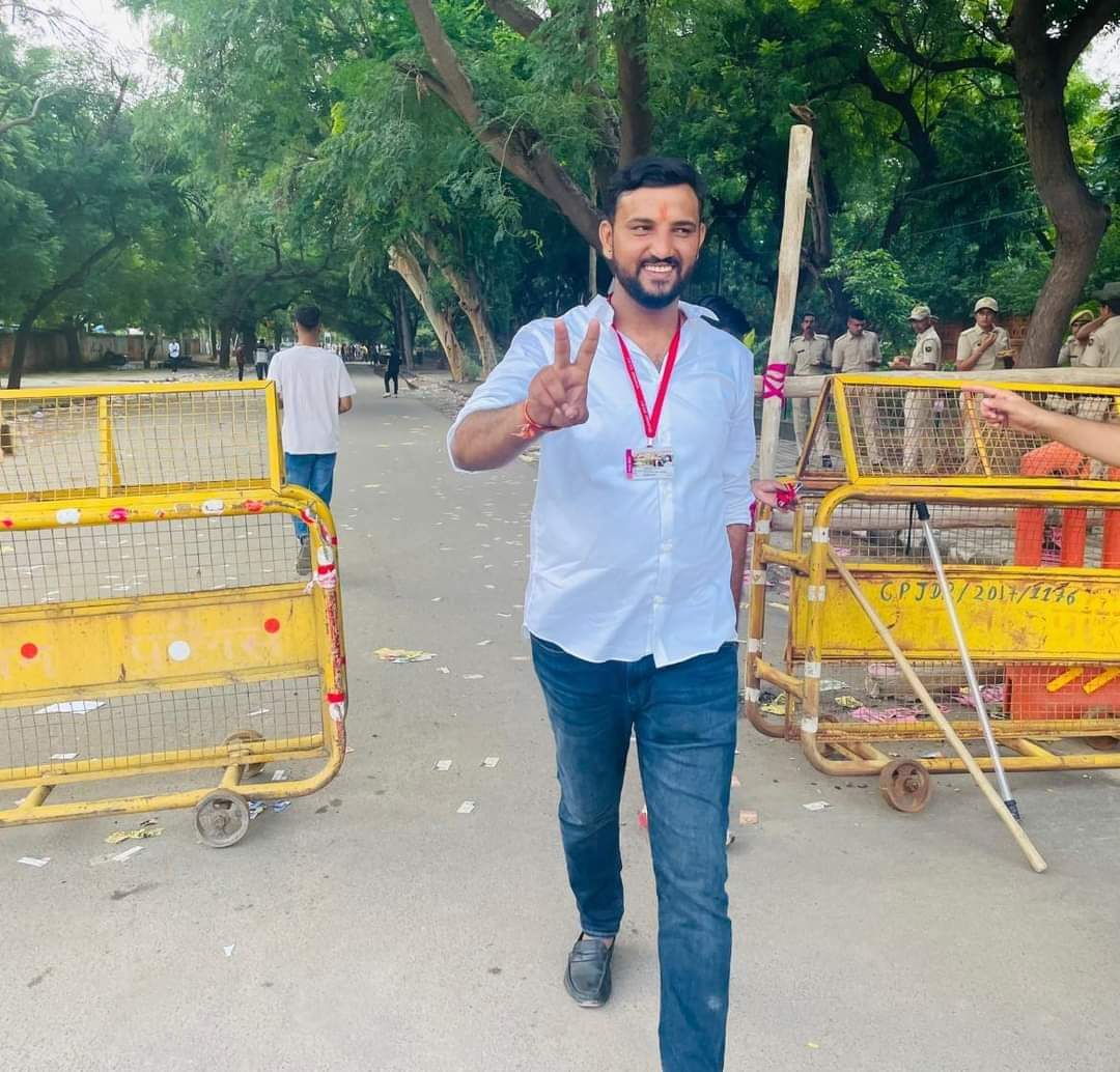 HarendraJnvu's tweet photo. इस मुस्कराहट की वजह संघर्ष व युवा शक्ति का संगठन है।

#JNVU_मांगे_हरेन्द्र_चौधरी https://t.co/GP29y0fVyt