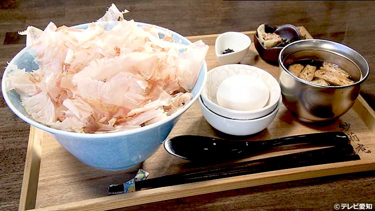 deramecha's tweet photo. 明日8/28（日）午後1時30分の　#デラメチャ は⤴︎
 
#中��区 の愛され店
“住宅街で栽培！甘すぎるトマト＆映える高級〇〇丼！？”

1⃣住宅街の真ん中で栽培！㊙︎トマト
2⃣住民絶賛！驚きの糖度8.5以上！
3⃣ふわふわ食感の丼
4⃣おやつ��で心温まる交流が…

#はるな愛  #村上佳菜子
#テレビ愛知 https://t.co/siK9Dtqlps