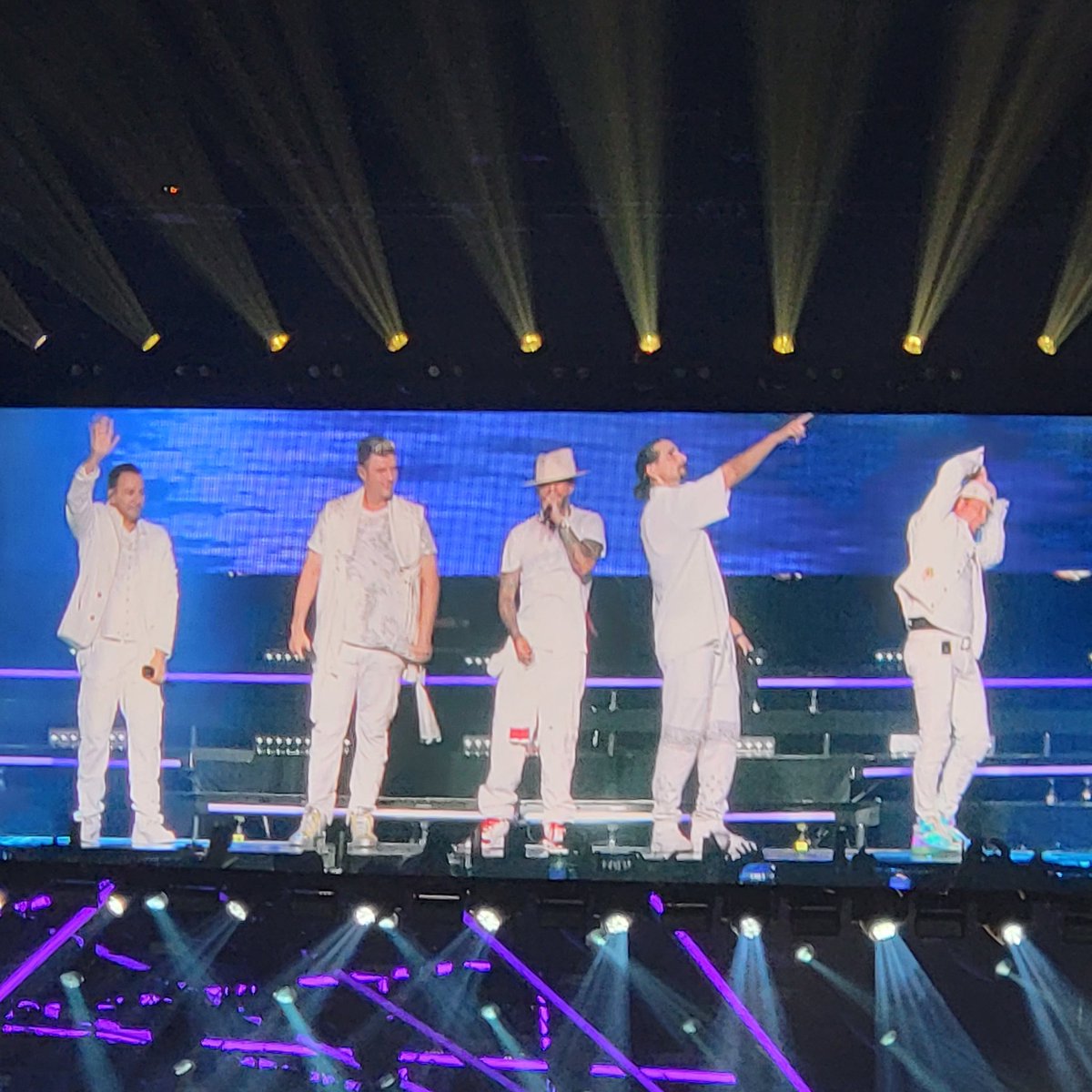 Ashley_Chantell's tweet photo. Thank you @backstreetboys for a amazing concert in Vancouver. @nickcarter @aj_mclean @howied @kevinrichardson @brian_littrell #bsbvc #BSB https://t.co/1vVf4D7Mlc