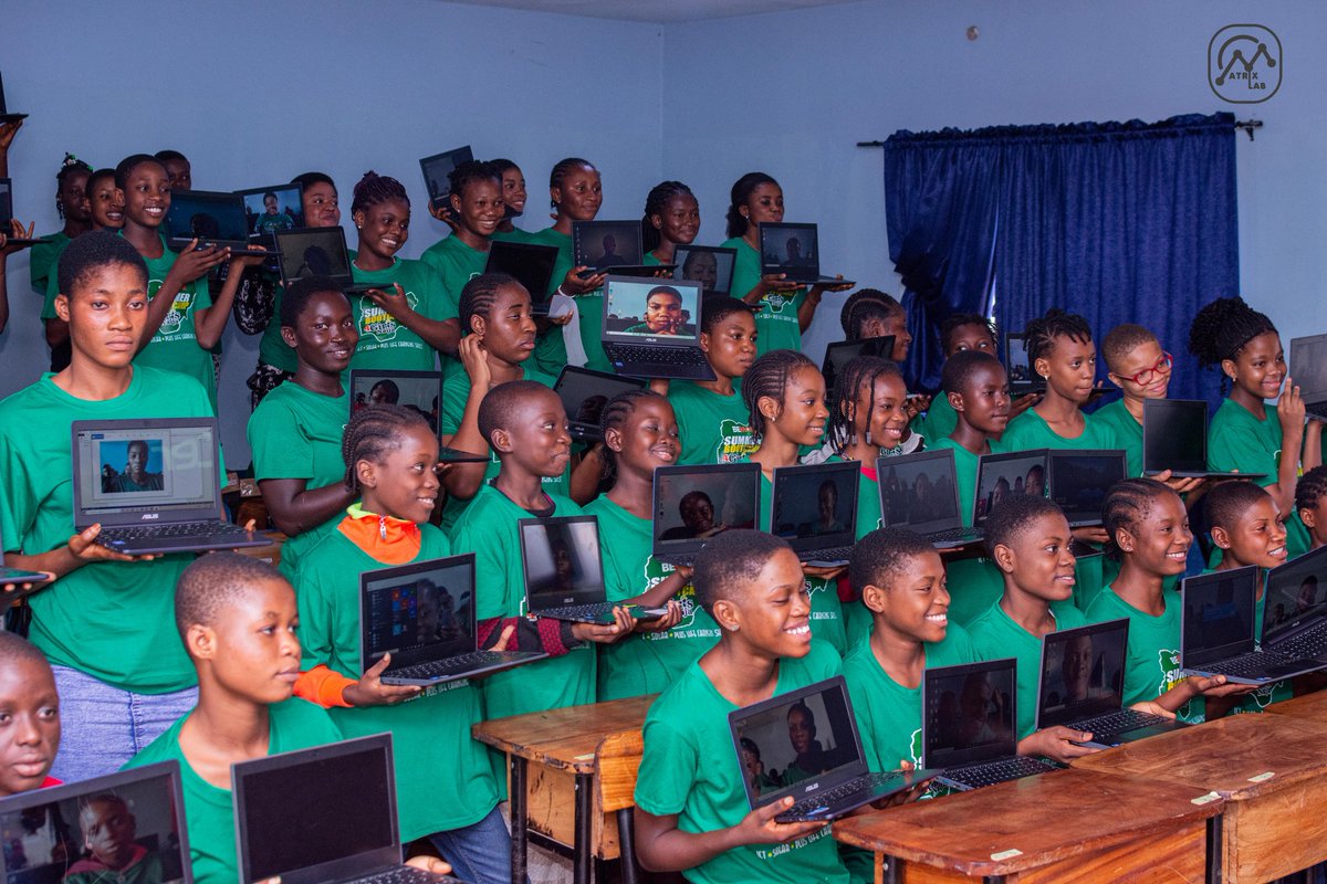 BlessingOluwa6's tweet photo. Guys! Its day 4 of the Bemore bootcamp where over 300 girls were given free laptop and our student are getting acquitted with the use of computer , How to use the MS word.
#Bemore #Matrixlab #Training #Empowernent. https://t.co/0VuIIwOaX2