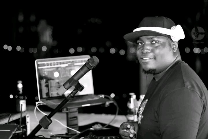 dopezicki's tweet photo. @selectadee256 will be part of #TheBattleEdition on We❤️90s. This Saturday @gabzlounge https://t.co/D000VImVSP