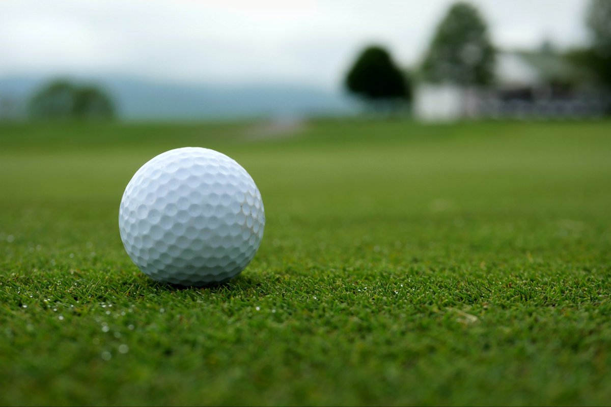 EchodelaBoucle's tweet photo. 🔴Fin de l’abondance : les parcours de golf passeront de 18 trous à 17 trous à partir de 2032, annonce la ministre des sports https://t.co/ZThNI7d0V6