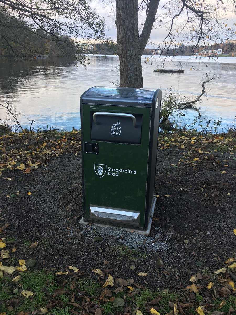 KristofferJos's tweet image. Och förtidsrösterna ska vi män lägga i de här. Alltid undrat vad de är till eftersom ingen använder dem.