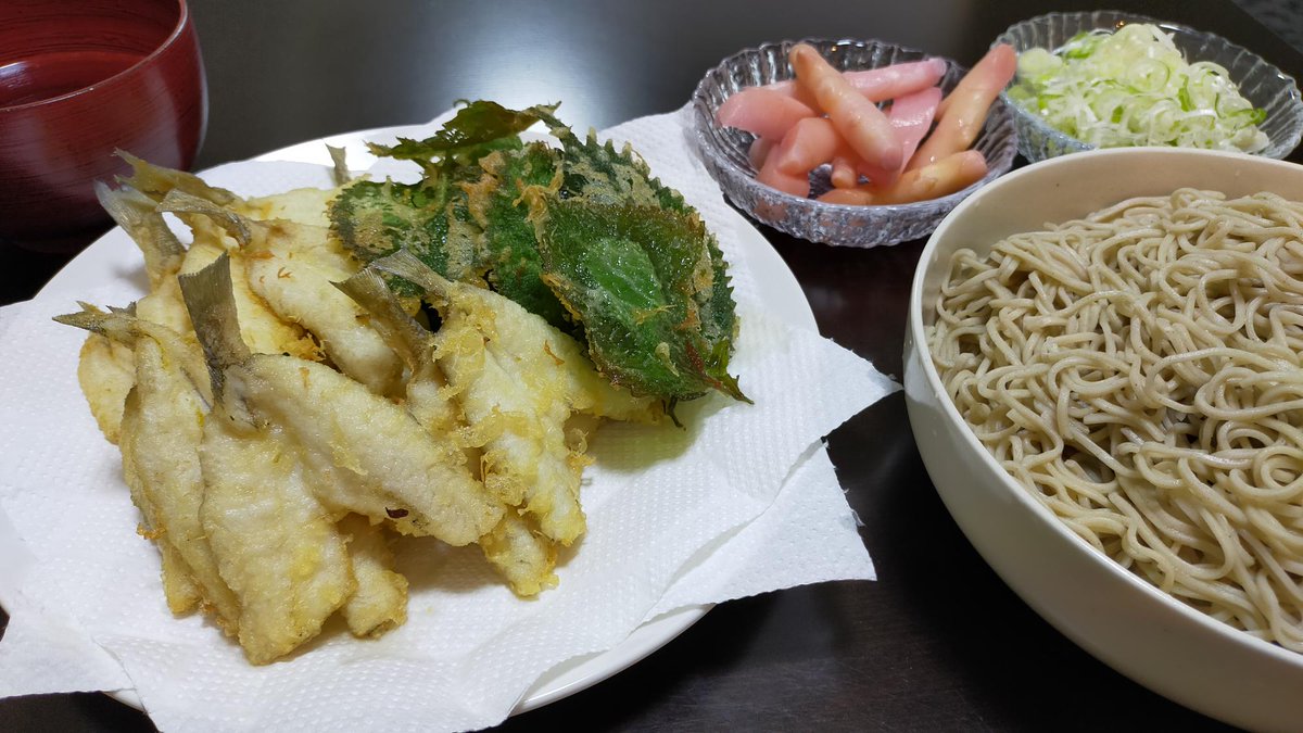ct_fishing's tweet photo. 釣りツアー参加のお客様から、お写真が届きました
たくさん釣れたので、さばいて、冷凍して
週末に天ぷらとお蕎麦で召し上がったそうです
美味しそう

🎣釣りツアー
https://t.co/XDXOildpxv

#シロギス #釣り初心者 #CT釣り部 https://t.co/lo5UqVbWcv