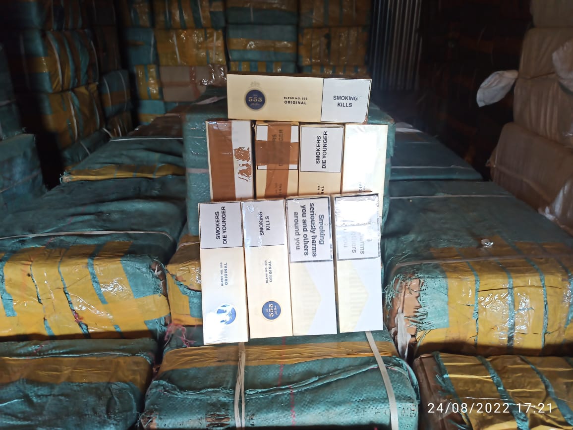 CustomsNer's tweet photo. Customs Hqrs. Preventive, NER Shillong seized 20,15,000 sticks (214 cartons) of foreign origin Cigarette brand BLEND No. 555 (Turkey) and Marlboro Gold (Switzerland) valued at Rs.3.02 crore at forest area near Syllei Ulor village, Umroi, Ri-Bhoi Dist., Meghalaya on 22.08.2022. https://t.co/nc3r4tVWUj