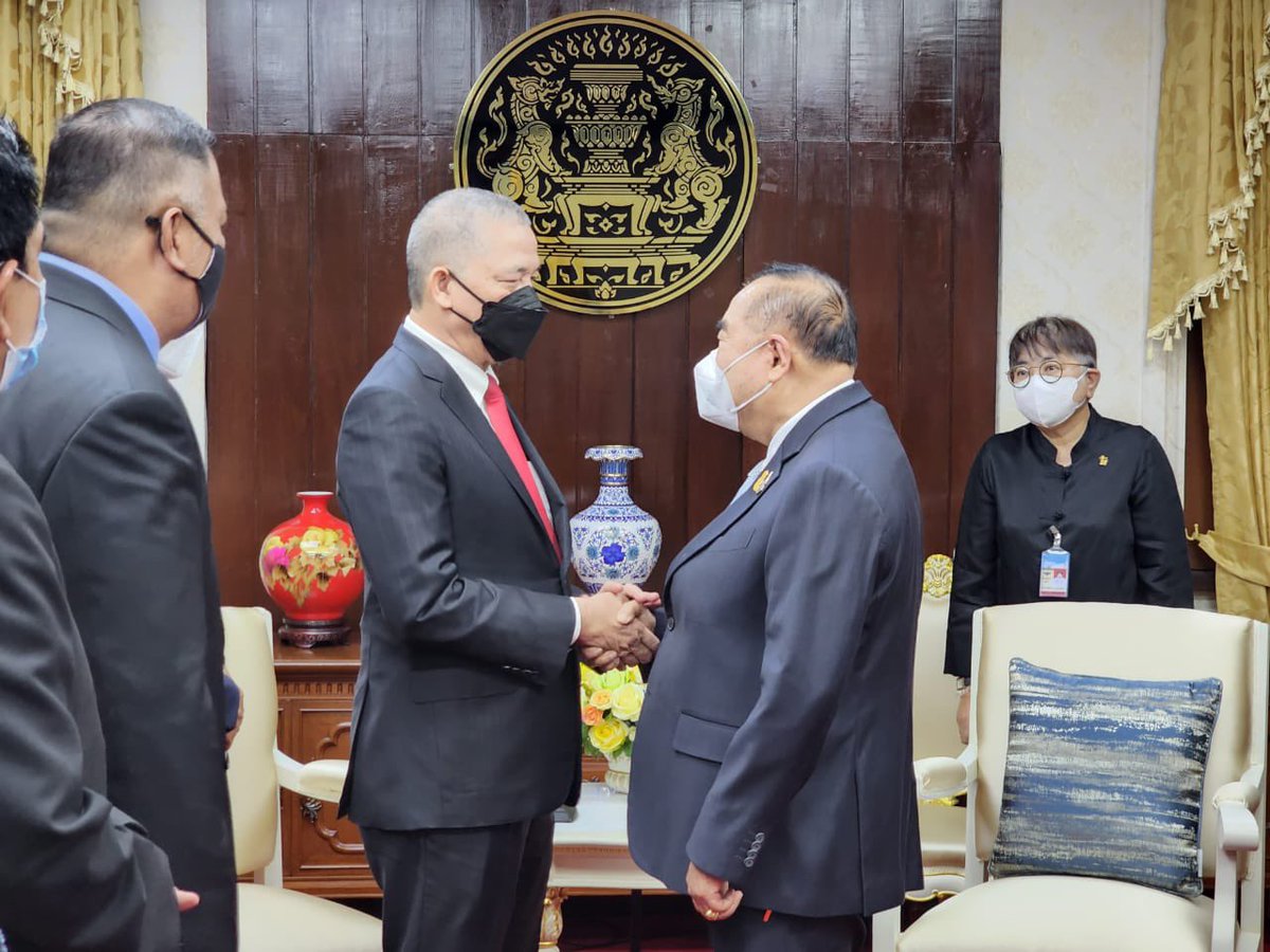 PetraJayaMP's tweet photo. Berbesar hati dapat mengadakan pertemuan dan perbincangan bersama HE Jeneral Prawit Wongsuwan, Timbalan Perdana Menteri yang kini memangku jawatan Perdana Menteri Thailand, di Government House,Bangkok, pagi ini @MOWorks https://t.co/Y5m7kLL77D