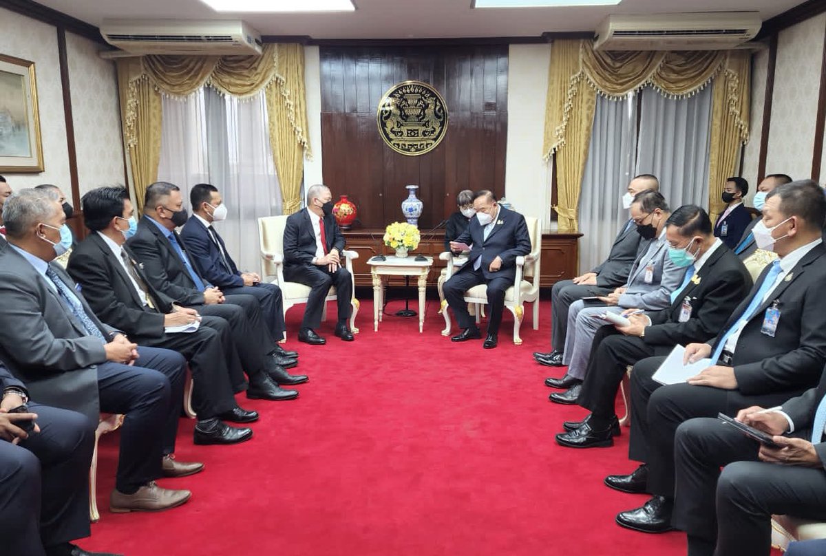 PetraJayaMP's tweet photo. Berbesar hati dapat mengadakan pertemuan dan perbincangan bersama HE Jeneral Prawit Wongsuwan, Timbalan Perdana Menteri yang kini memangku jawatan Perdana Menteri Thailand, di Government House,Bangkok, pagi ini @MOWorks https://t.co/Y5m7kLL77D