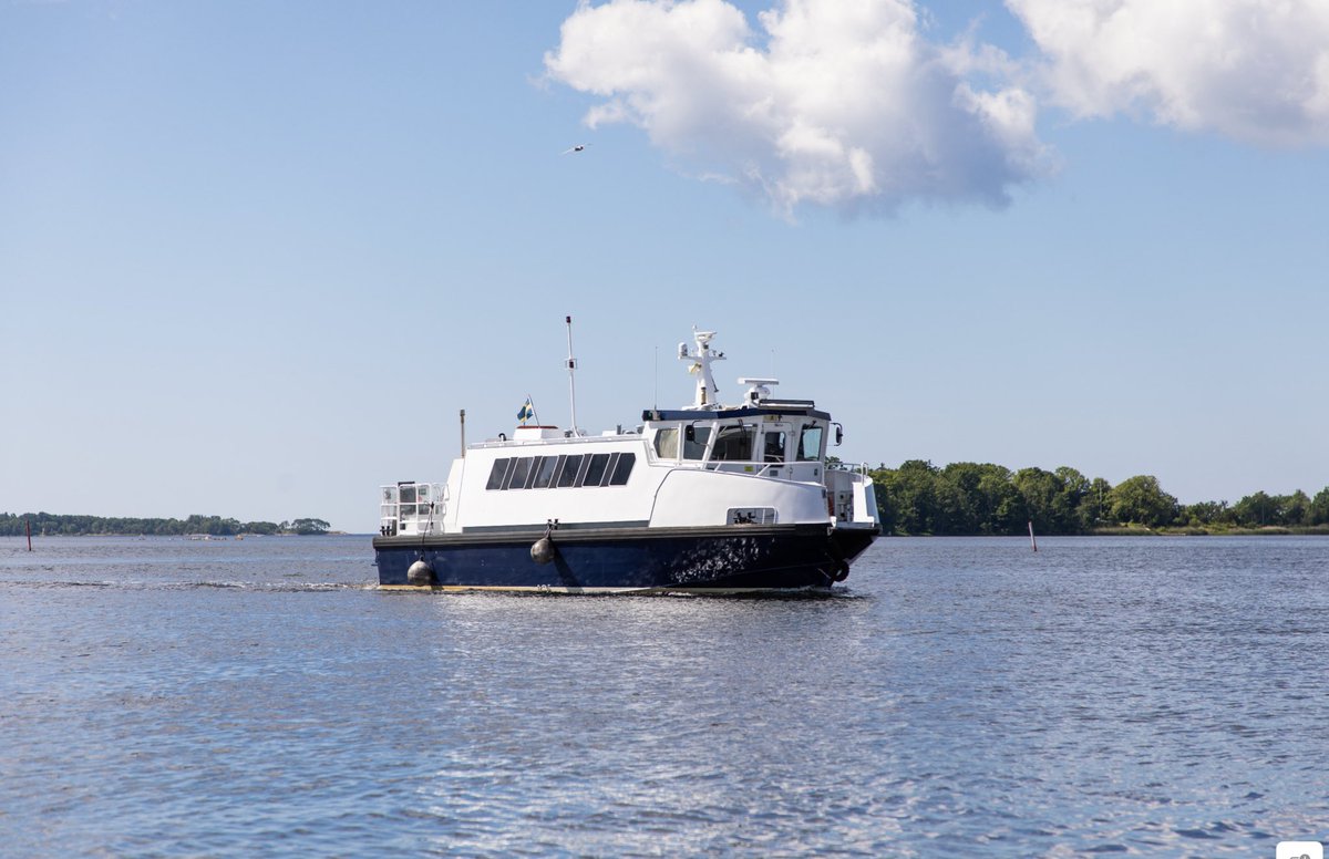 BorjeDovstad's tweet photo. Nu är det klart med fortsättningen av Båtpendeln Trummenäs med trafik året rund. Tack vare ett bra samarbete mellan #Karlskrona Kommun och #Blekingetrafiken skapas fler förutsättningar för att bo och leva i skärgården #blepol #Skärgård https://t.co/Is0Mb41qZ4