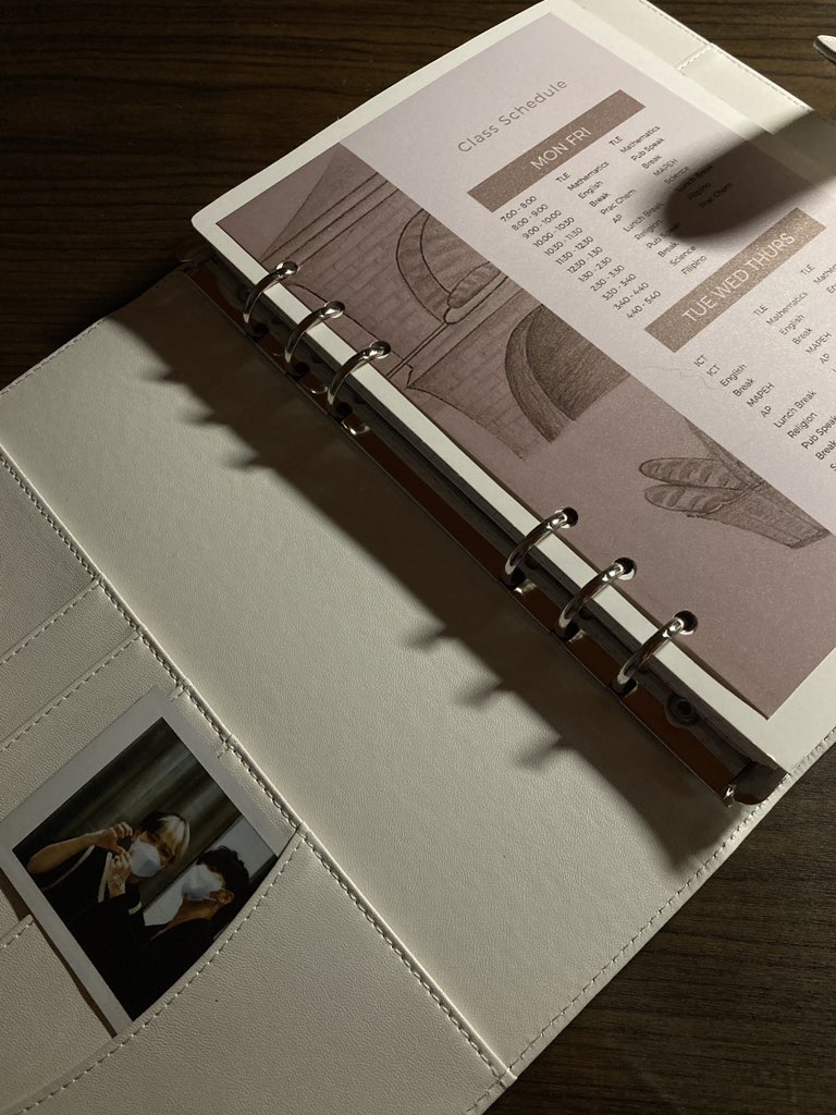 unhwaz's tweet photo. mail 𓄳 #moafiles
୨୧ my nb for f2f’s finally complete!binder covers arrived safely. thank you for your service and for the v secured packaging @moafiles! https://t.co/0iGQZ8VYj6
